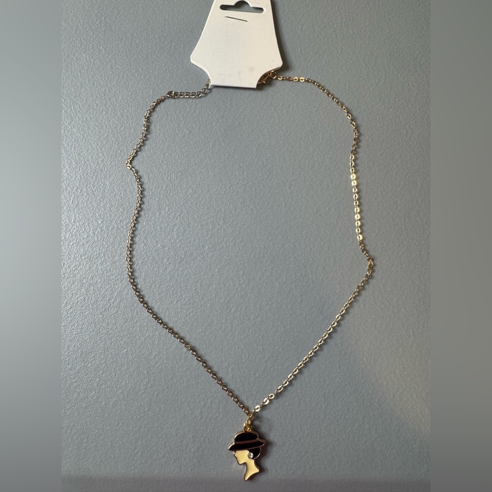 🛍️Any 5 items for $15 🛍️ Elegant Gold Necklace with Pendant